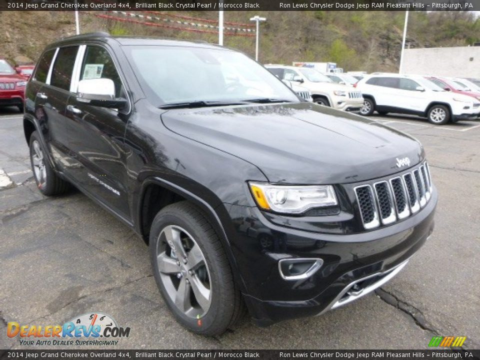 Front 3/4 View of 2014 Jeep Grand Cherokee Overland 4x4 Photo #7