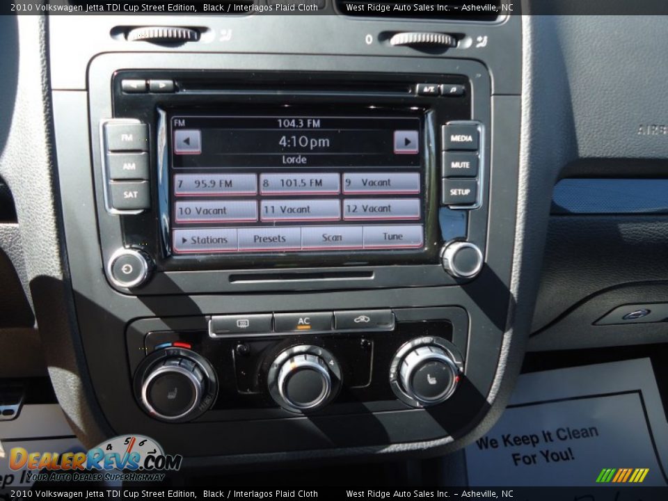 Controls of 2010 Volkswagen Jetta TDI Cup Street Edition Photo #18