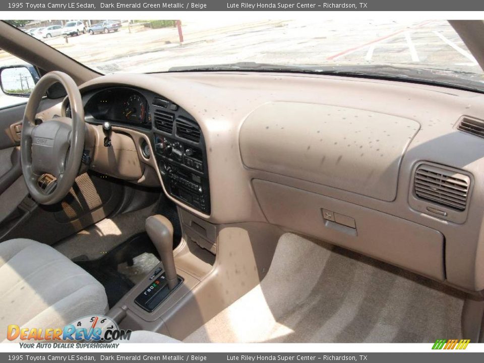 1995 Toyota Camry LE Sedan Dark Emerald Green Metallic / Beige Photo #27