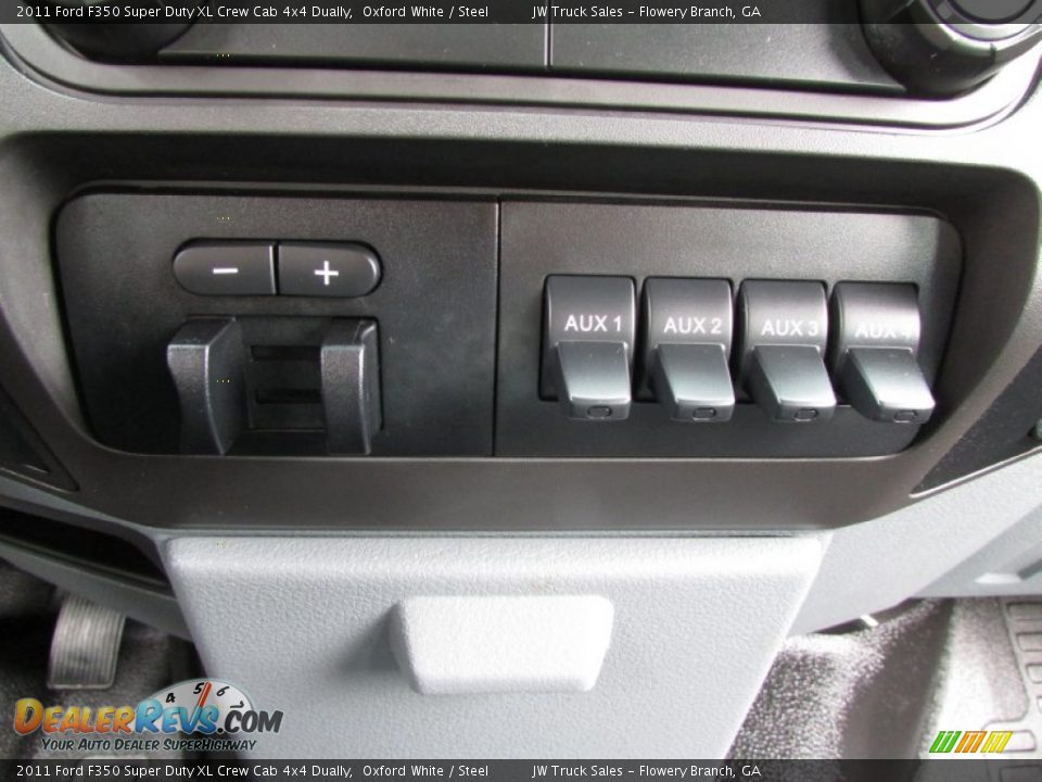 2011 Ford F350 Super Duty XL Crew Cab 4x4 Dually Oxford White / Steel Photo #30