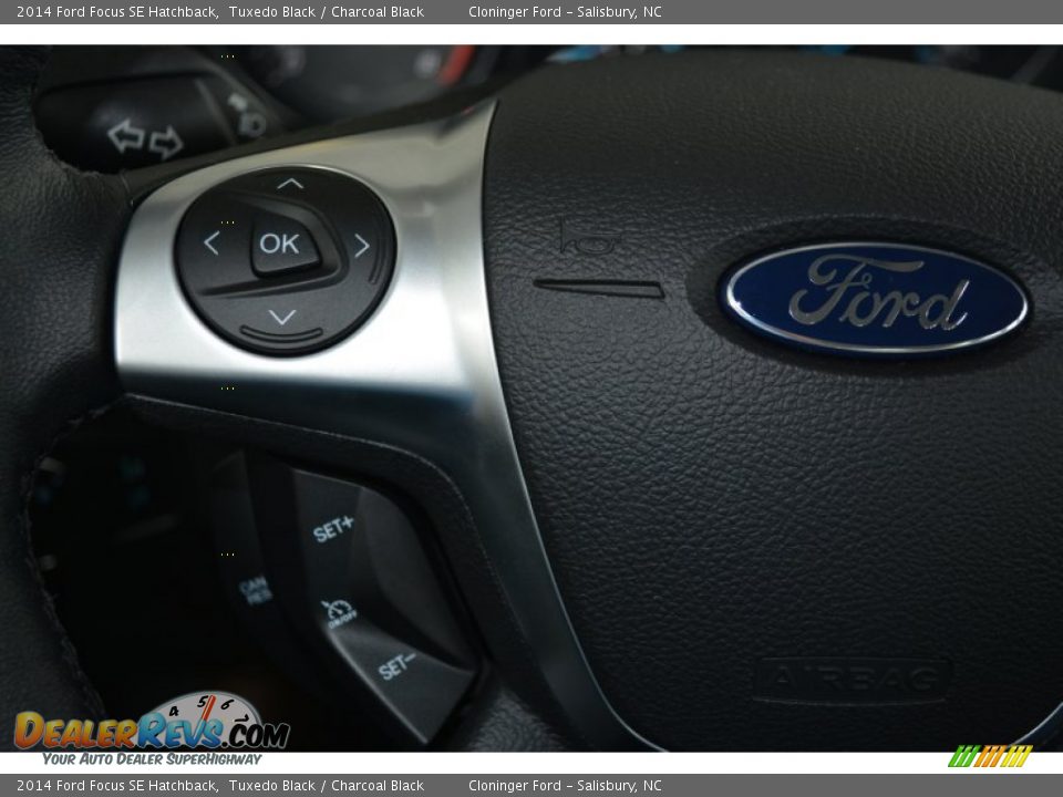 2014 Ford Focus SE Hatchback Tuxedo Black / Charcoal Black Photo #17