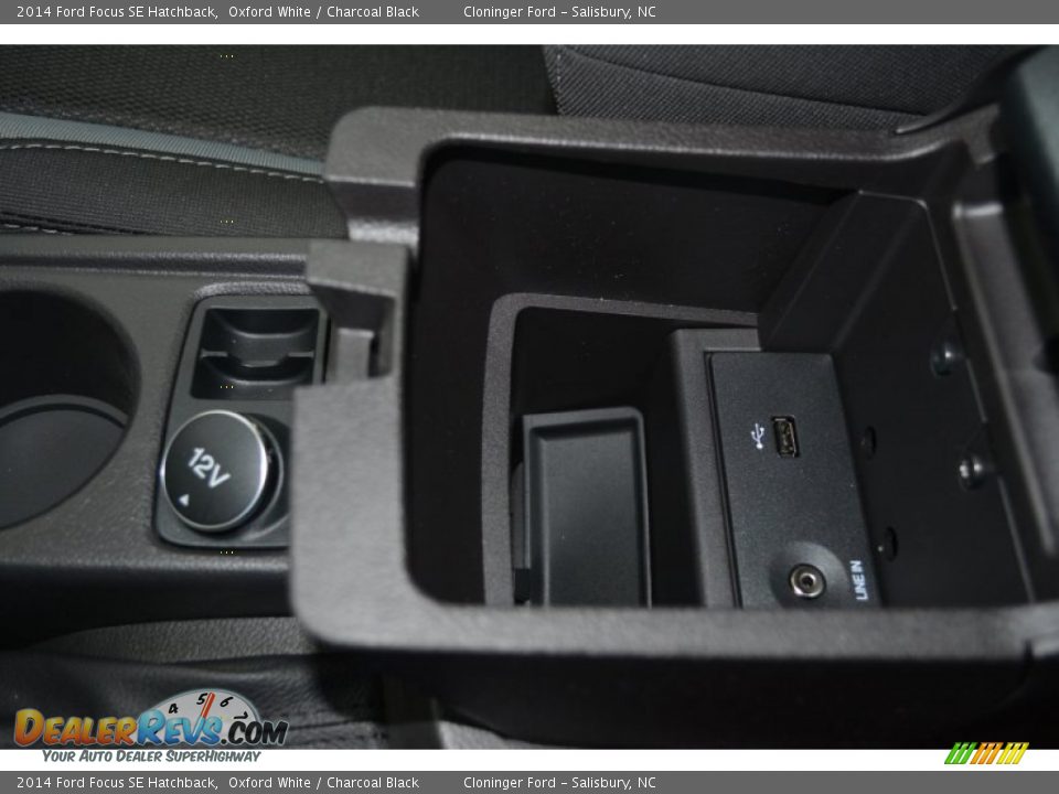 2014 Ford Focus SE Hatchback Oxford White / Charcoal Black Photo #15