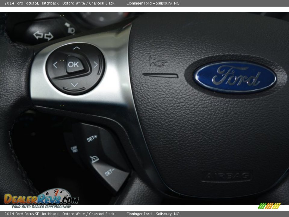 2014 Ford Focus SE Hatchback Oxford White / Charcoal Black Photo #16