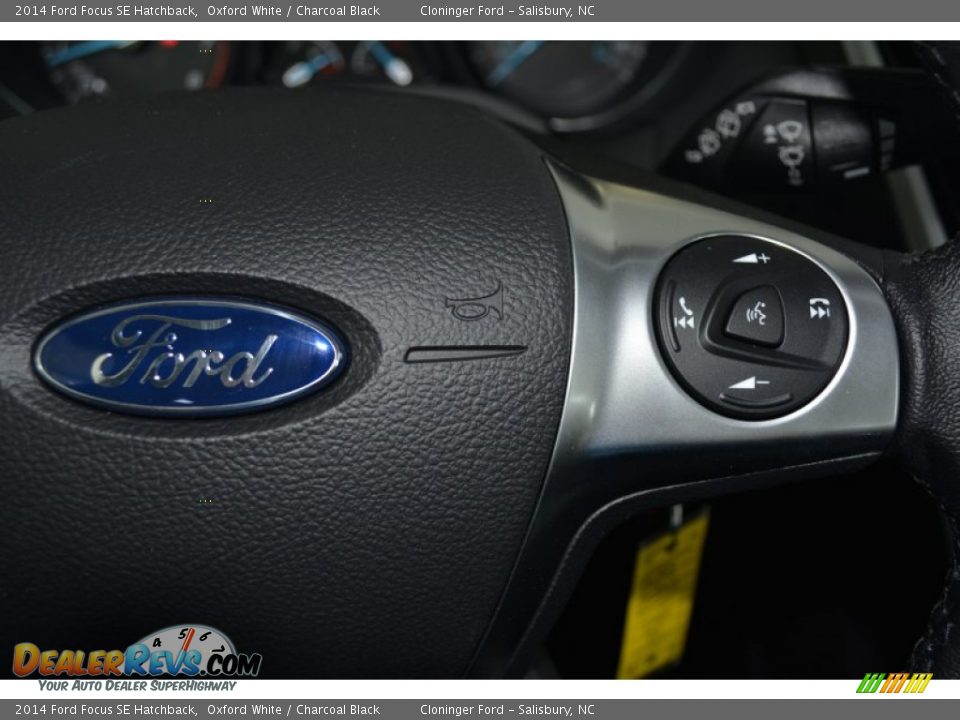 2014 Ford Focus SE Hatchback Oxford White / Charcoal Black Photo #17