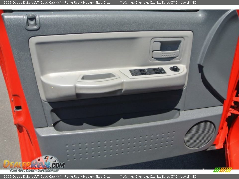 2005 Dodge Dakota SLT Quad Cab 4x4 Flame Red / Medium Slate Gray Photo #10