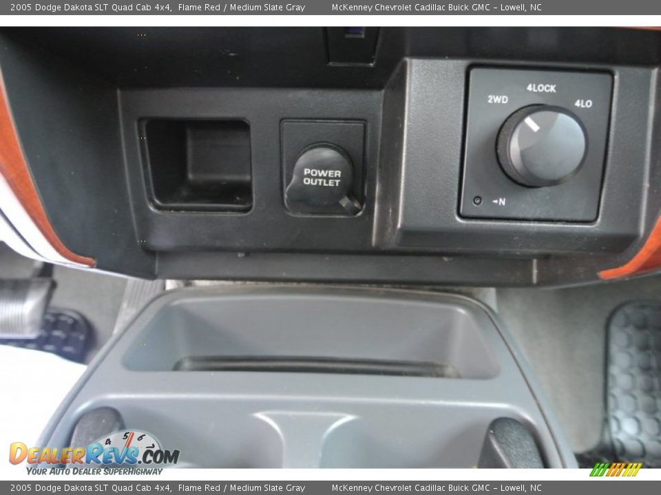 2005 Dodge Dakota SLT Quad Cab 4x4 Flame Red / Medium Slate Gray Photo #12