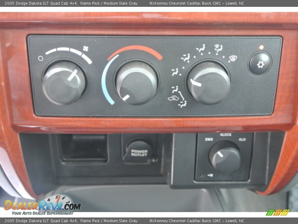2005 Dodge Dakota SLT Quad Cab 4x4 Flame Red / Medium Slate Gray Photo #13