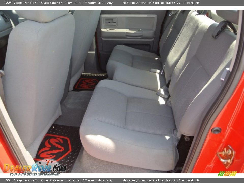 2005 Dodge Dakota SLT Quad Cab 4x4 Flame Red / Medium Slate Gray Photo #16