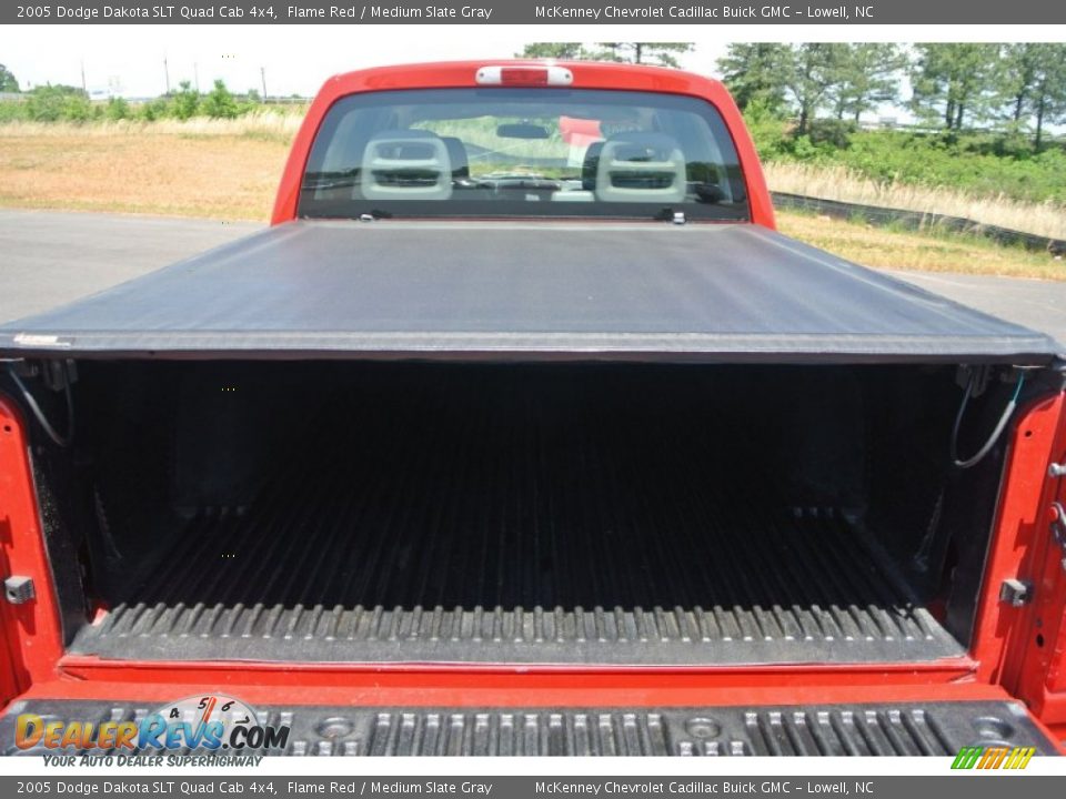 2005 Dodge Dakota SLT Quad Cab 4x4 Flame Red / Medium Slate Gray Photo #17