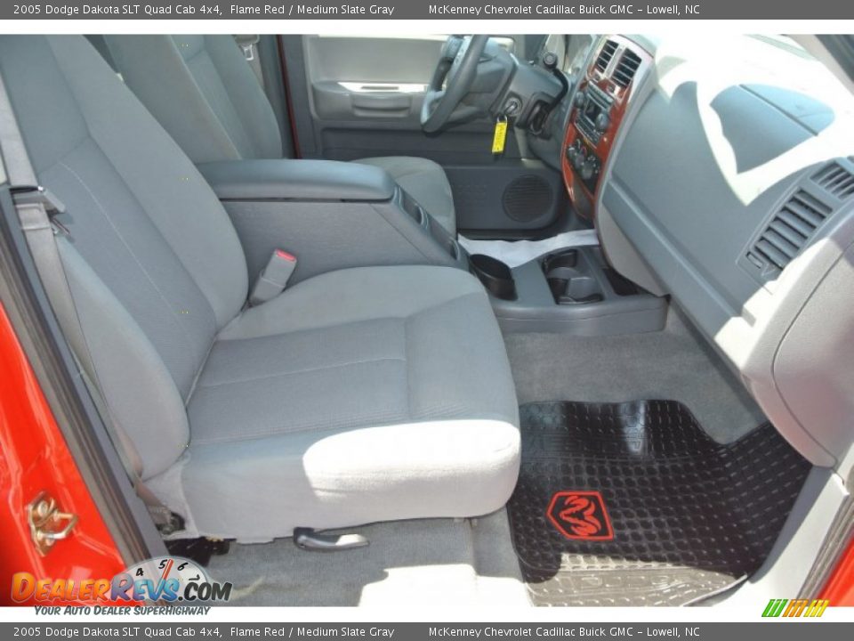 2005 Dodge Dakota SLT Quad Cab 4x4 Flame Red / Medium Slate Gray Photo #18