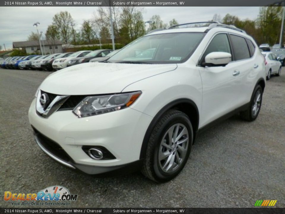 Front 3/4 View of 2014 Nissan Rogue SL AWD Photo #3