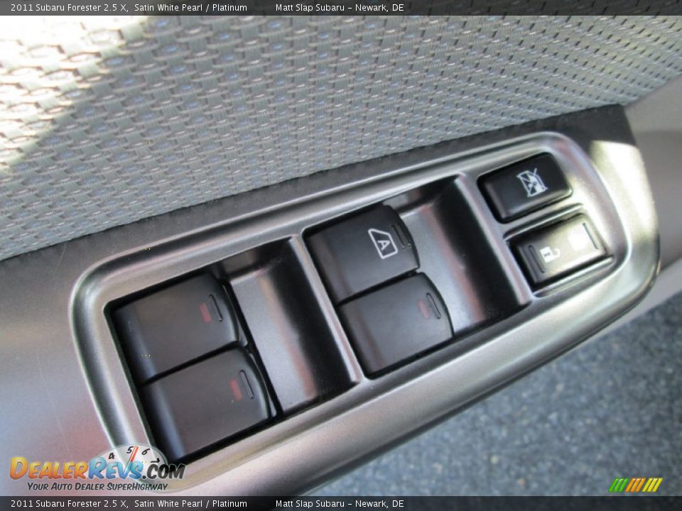 2011 Subaru Forester 2.5 X Satin White Pearl / Platinum Photo #13