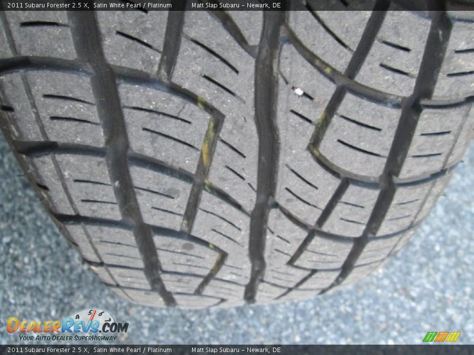 2011 Subaru Forester 2.5 X Satin White Pearl / Platinum Photo #22