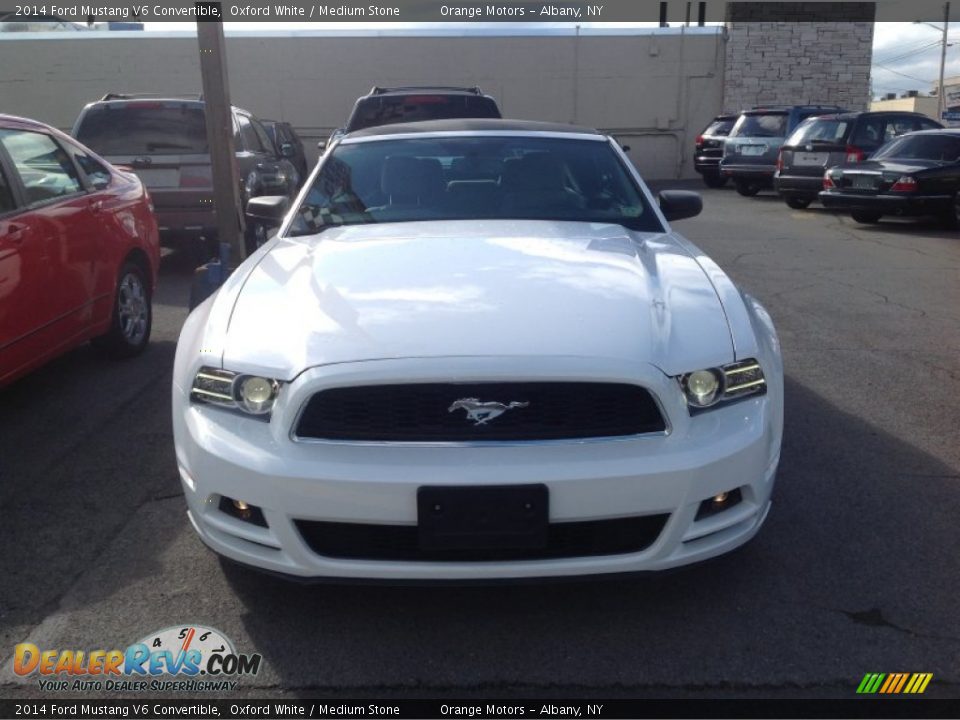 2014 Ford Mustang V6 Convertible Oxford White / Medium Stone Photo #2