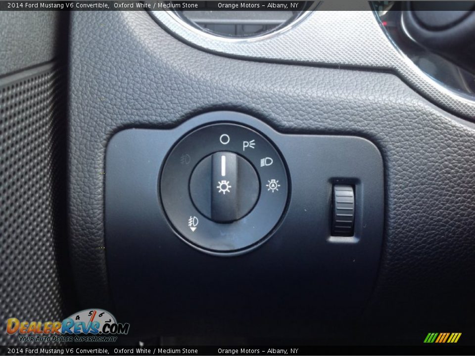 2014 Ford Mustang V6 Convertible Oxford White / Medium Stone Photo #10