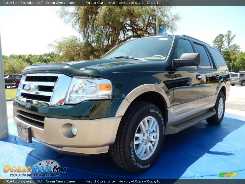 Front 3/4 View of 2014 Ford Expedition XLT Photo #1