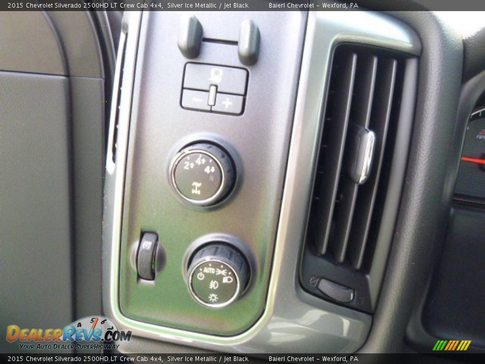 2015 Chevrolet Silverado 2500HD LT Crew Cab 4x4 Silver Ice Metallic / Jet Black Photo #15
