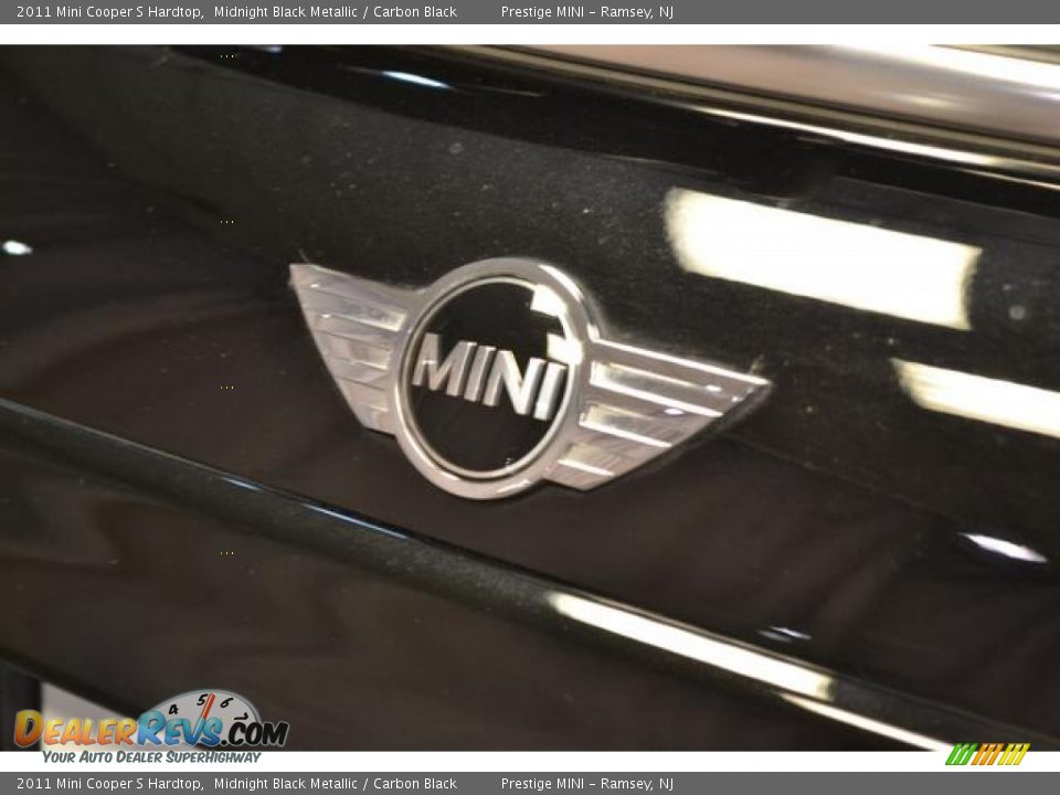 2011 Mini Cooper S Hardtop Midnight Black Metallic / Carbon Black Photo #16