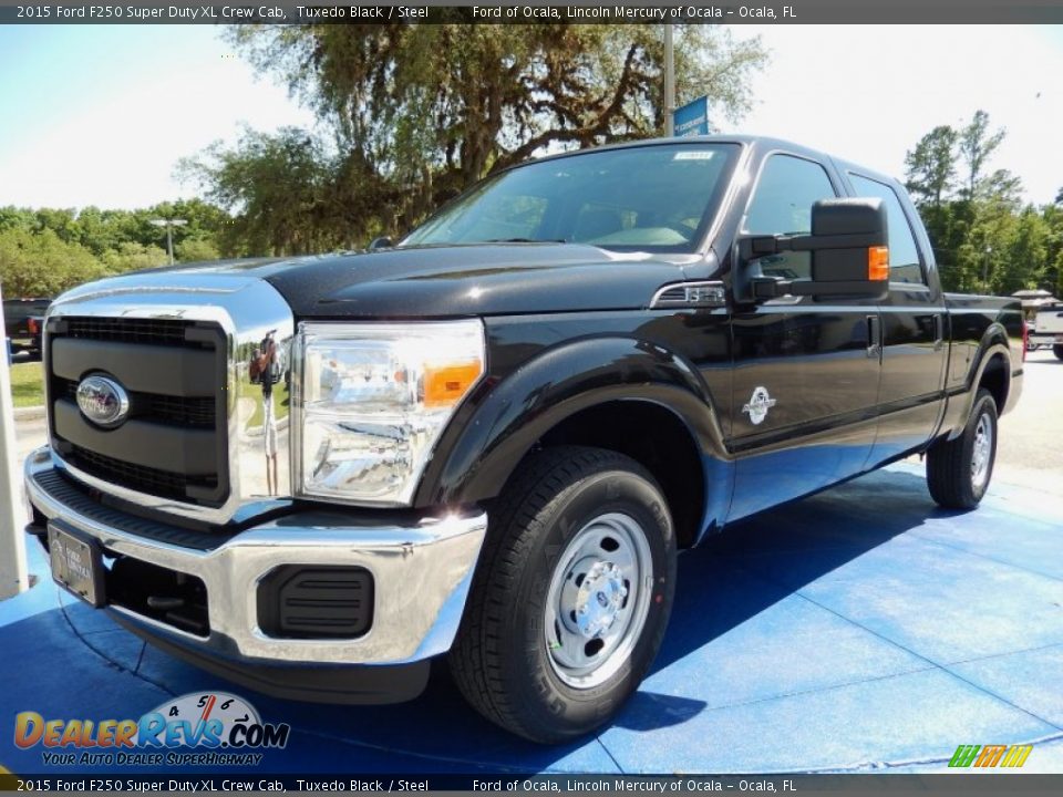 Front 3/4 View of 2015 Ford F250 Super Duty XL Crew Cab Photo #1