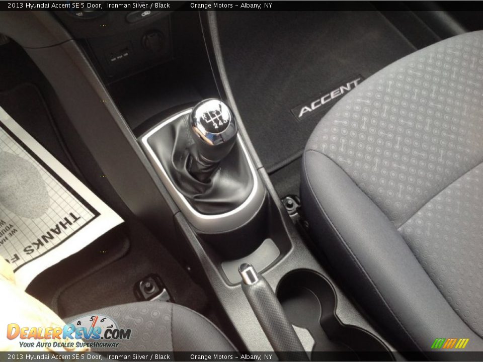 2013 Hyundai Accent SE 5 Door Ironman Silver / Black Photo #9