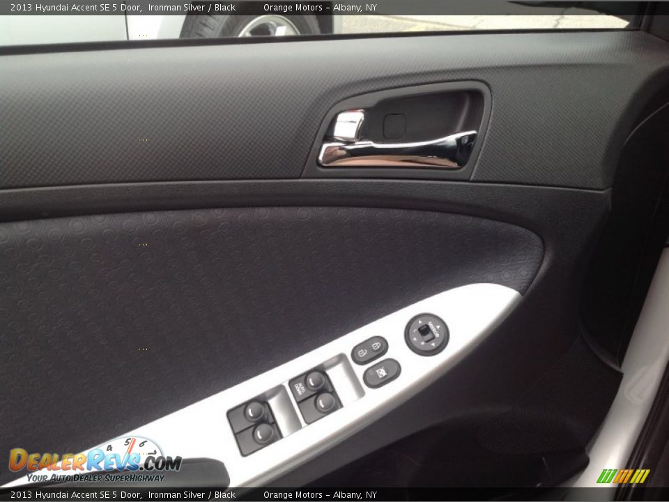 2013 Hyundai Accent SE 5 Door Ironman Silver / Black Photo #11