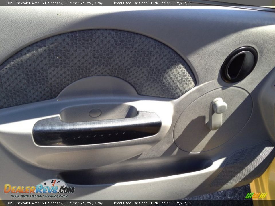 2005 Chevrolet Aveo LS Hatchback Summer Yellow / Gray Photo #23