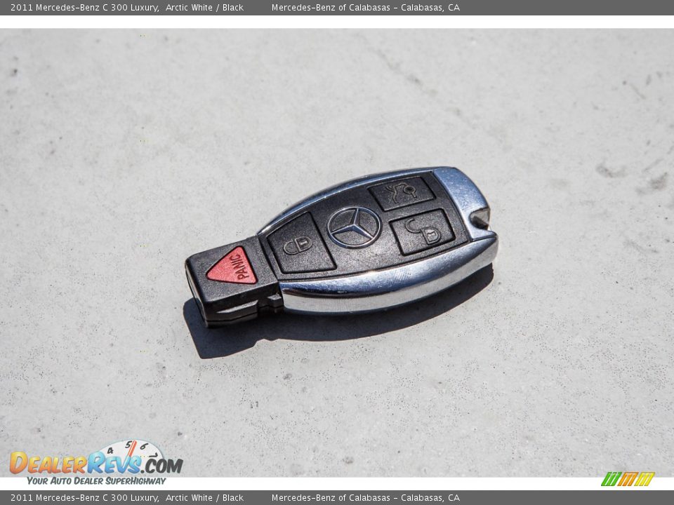2011 Mercedes-Benz C 300 Luxury Arctic White / Black Photo #11