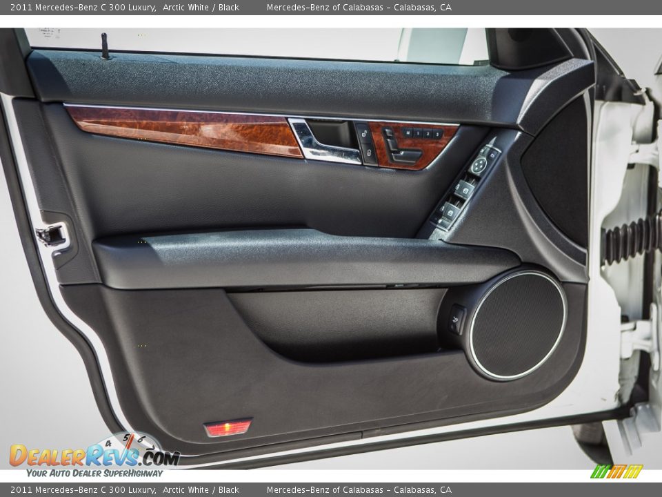 2011 Mercedes-Benz C 300 Luxury Arctic White / Black Photo #19