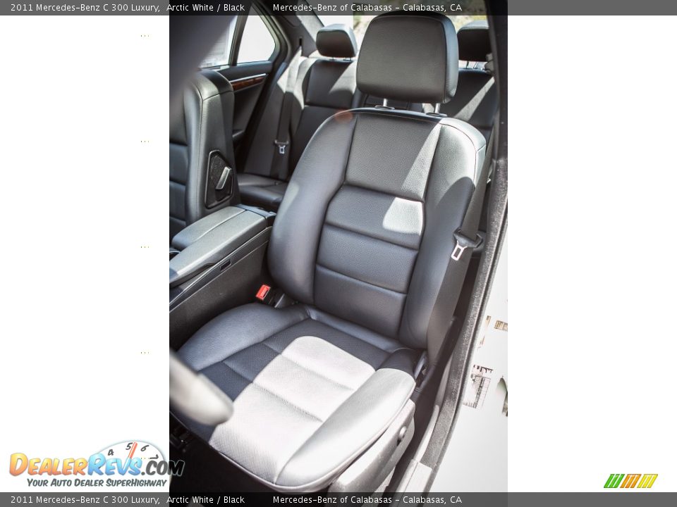 2011 Mercedes-Benz C 300 Luxury Arctic White / Black Photo #21