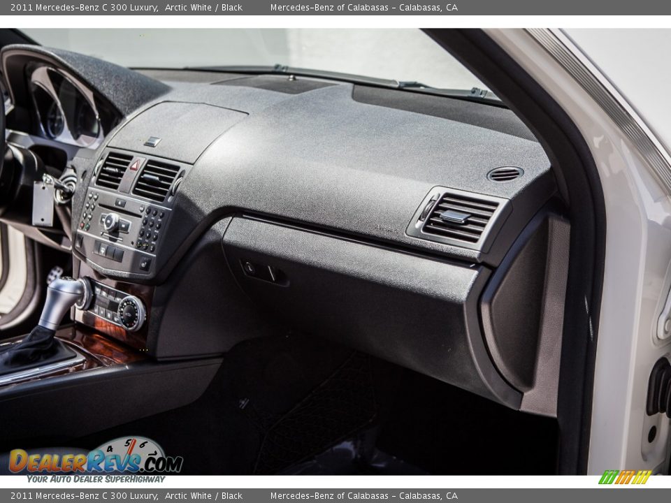 2011 Mercedes-Benz C 300 Luxury Arctic White / Black Photo #22
