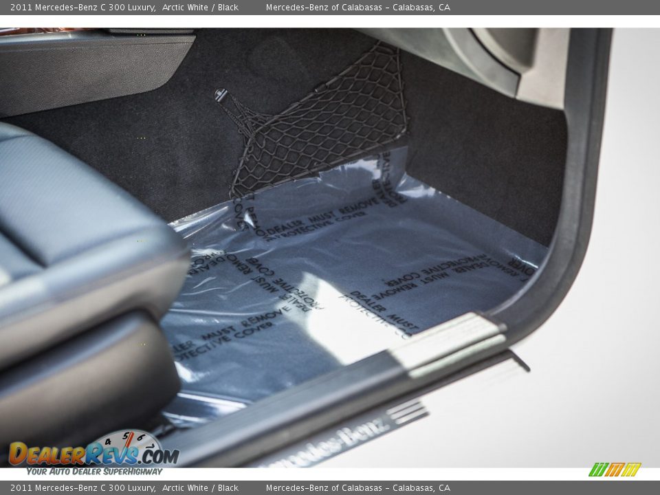 2011 Mercedes-Benz C 300 Luxury Arctic White / Black Photo #23