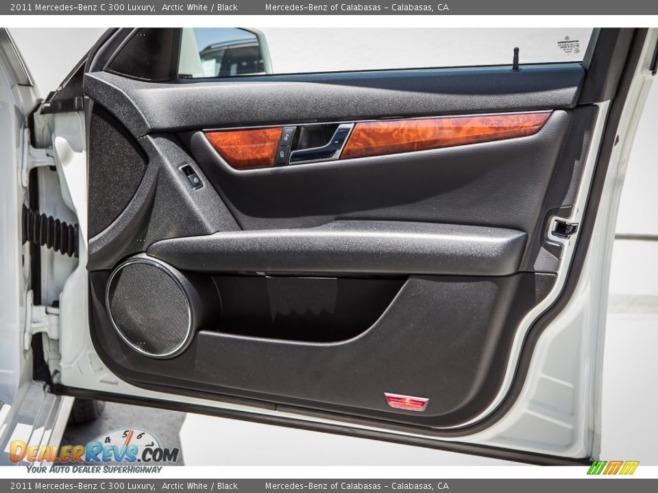 2011 Mercedes-Benz C 300 Luxury Arctic White / Black Photo #24