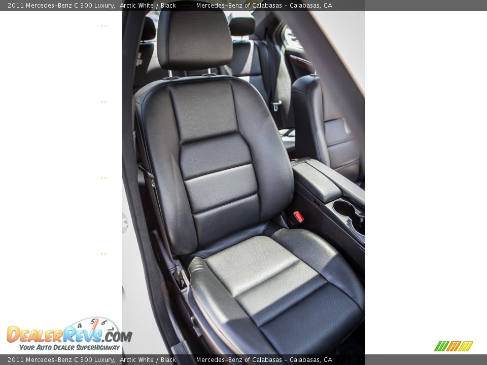 2011 Mercedes-Benz C 300 Luxury Arctic White / Black Photo #25