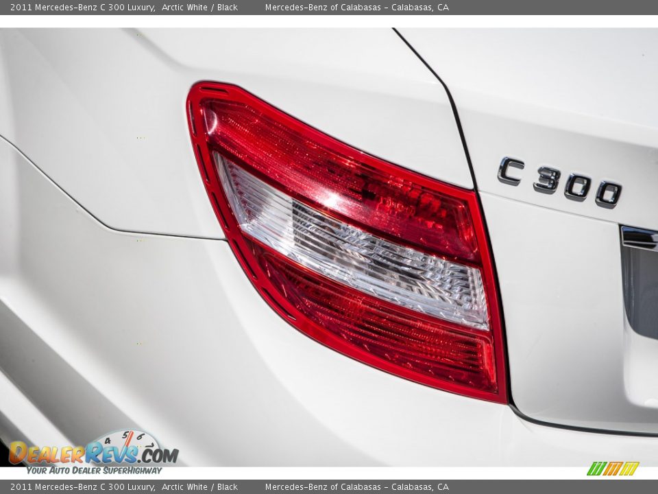 2011 Mercedes-Benz C 300 Luxury Arctic White / Black Photo #29