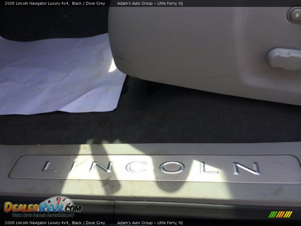 2006 Lincoln Navigator Luxury 4x4 Black / Dove Grey Photo #7