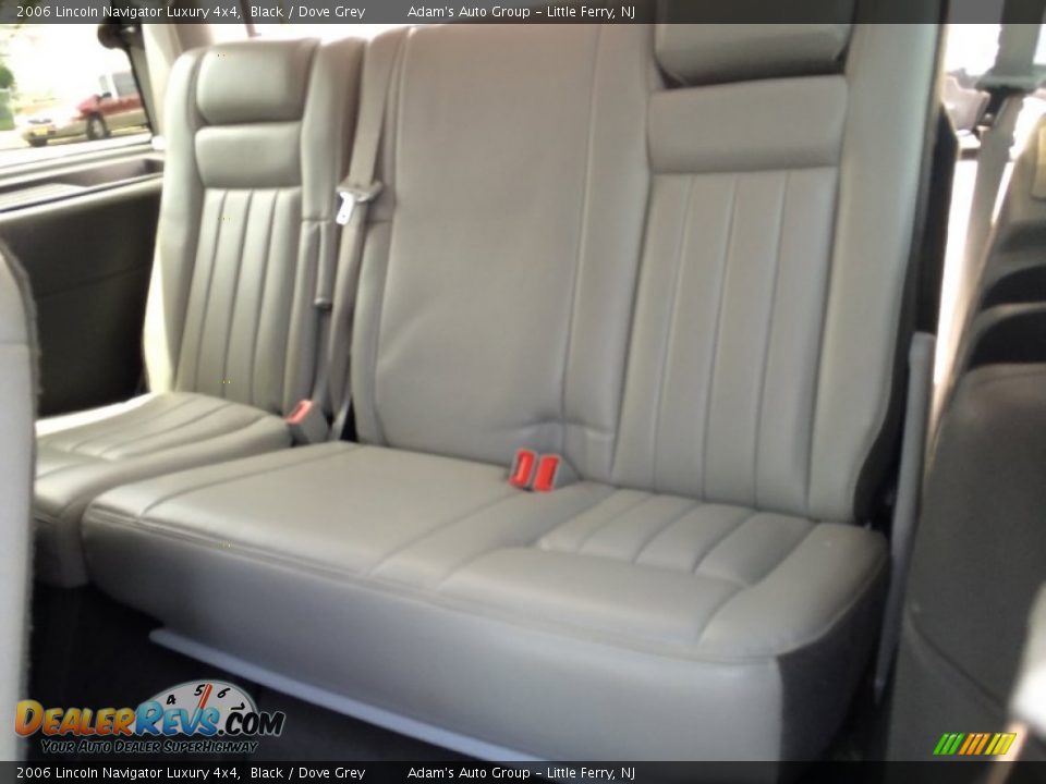 2006 Lincoln Navigator Luxury 4x4 Black / Dove Grey Photo #24