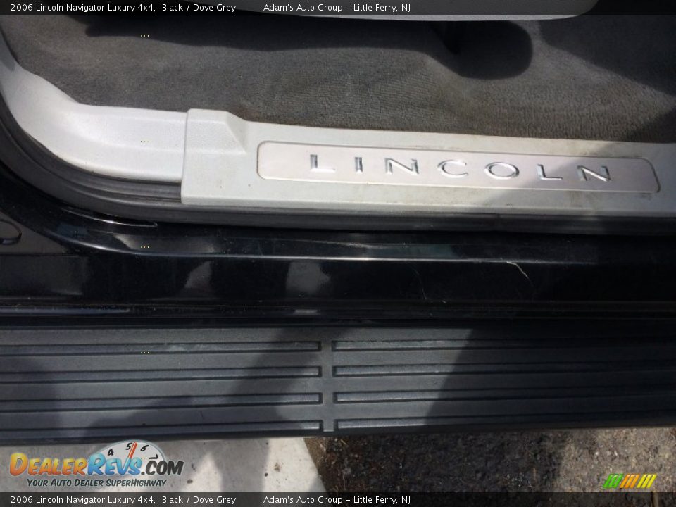 2006 Lincoln Navigator Luxury 4x4 Black / Dove Grey Photo #29