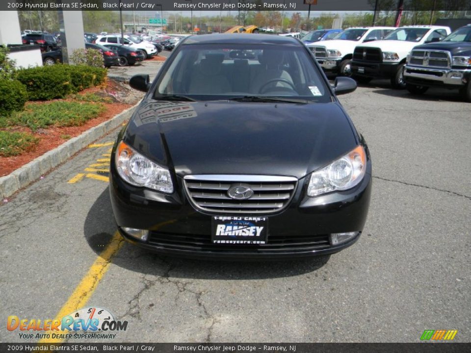 2009 Hyundai Elantra SE Sedan Black Pearl / Gray Photo #2