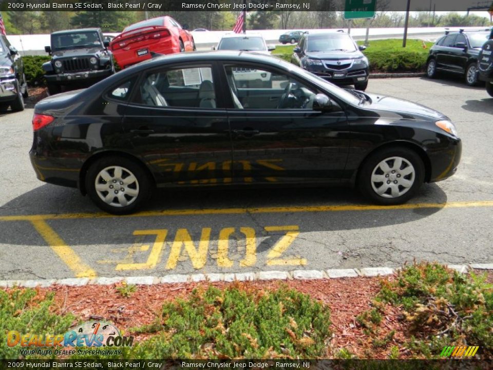 2009 Hyundai Elantra SE Sedan Black Pearl / Gray Photo #5
