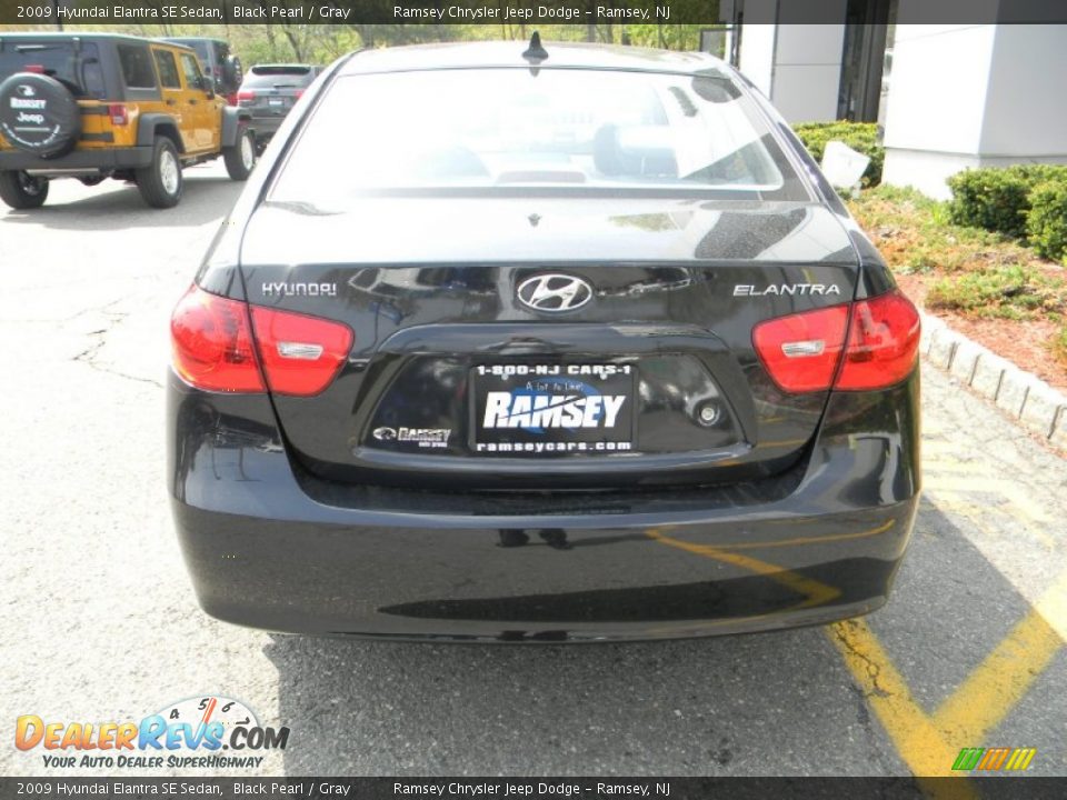 2009 Hyundai Elantra SE Sedan Black Pearl / Gray Photo #7
