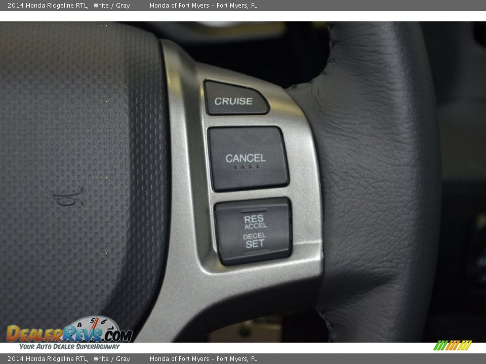 Controls of 2014 Honda Ridgeline RTL Photo #18