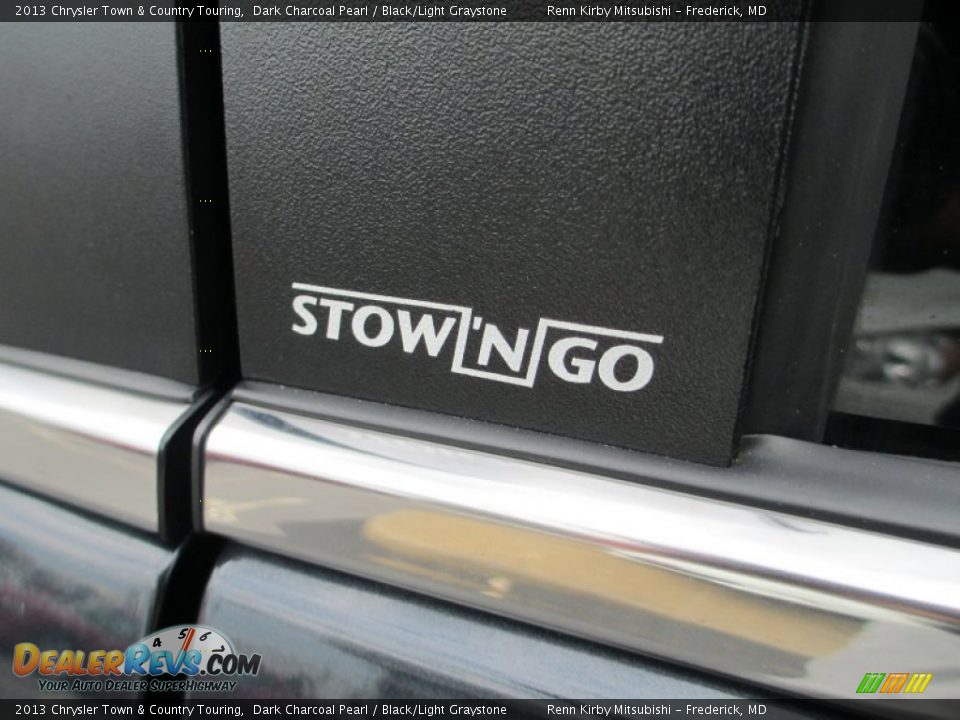 2013 Chrysler Town & Country Touring Dark Charcoal Pearl / Black/Light Graystone Photo #11