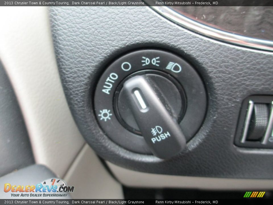 2013 Chrysler Town & Country Touring Dark Charcoal Pearl / Black/Light Graystone Photo #32