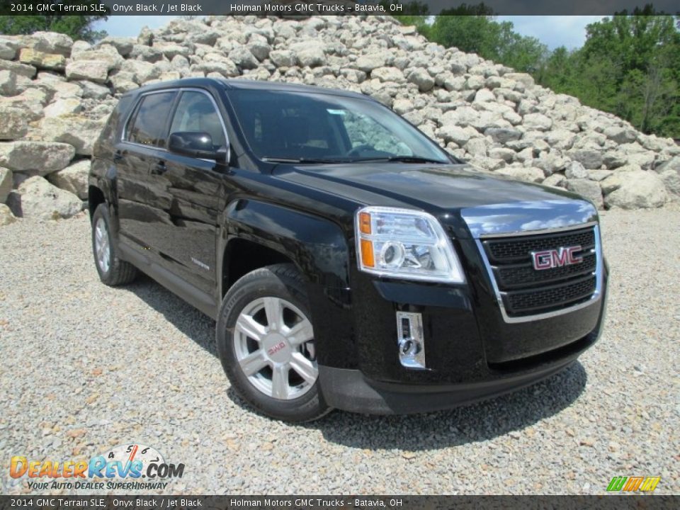 Front 3/4 View of 2014 GMC Terrain SLE Photo #1