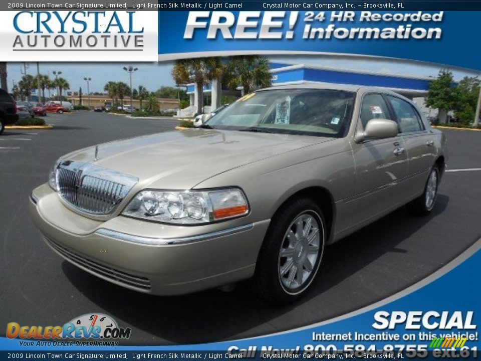 2009 Lincoln Town Car Signature Limited Light French Silk Metallic / Light Camel Photo #1