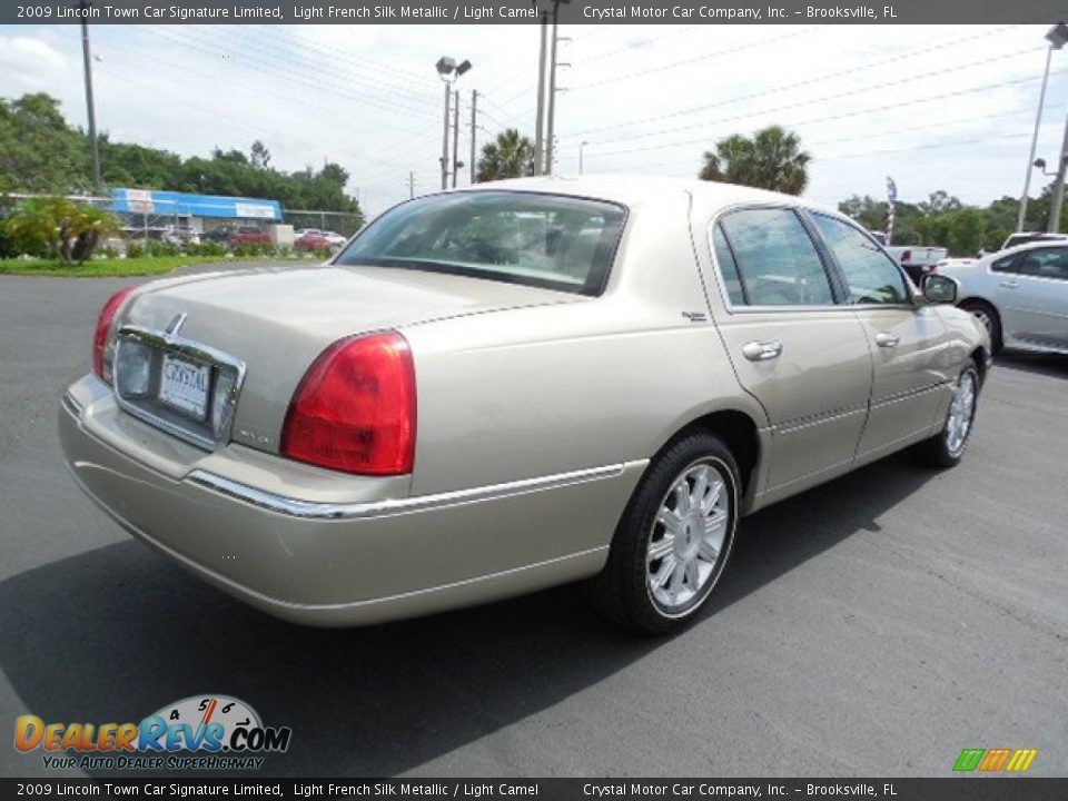 2009 Lincoln Town Car Signature Limited Light French Silk Metallic / Light Camel Photo #8