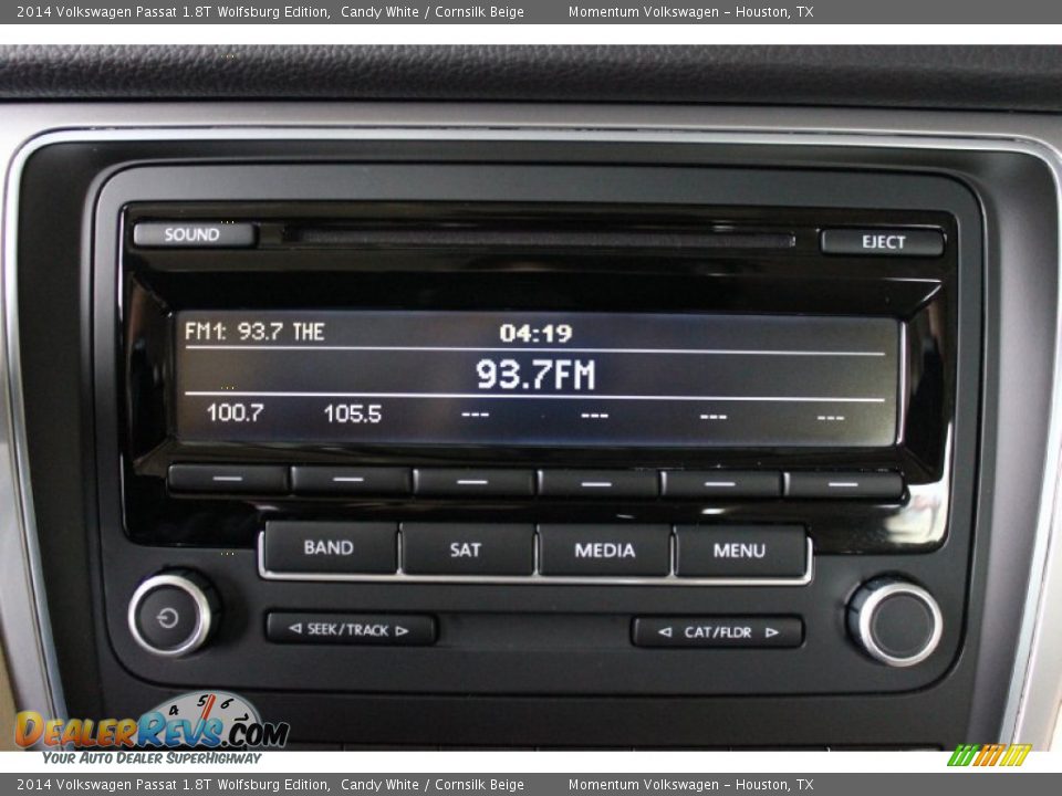 2014 Volkswagen Passat 1.8T Wolfsburg Edition Candy White / Cornsilk Beige Photo #19