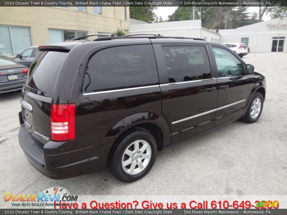 2010 Chrysler Town & Country Touring Brilliant Black Crystal Pearl / Dark Slate Gray/Light Shale Photo #3