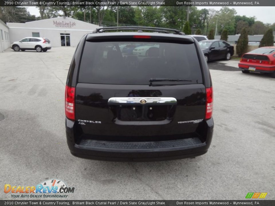 2010 Chrysler Town & Country Touring Brilliant Black Crystal Pearl / Dark Slate Gray/Light Shale Photo #10