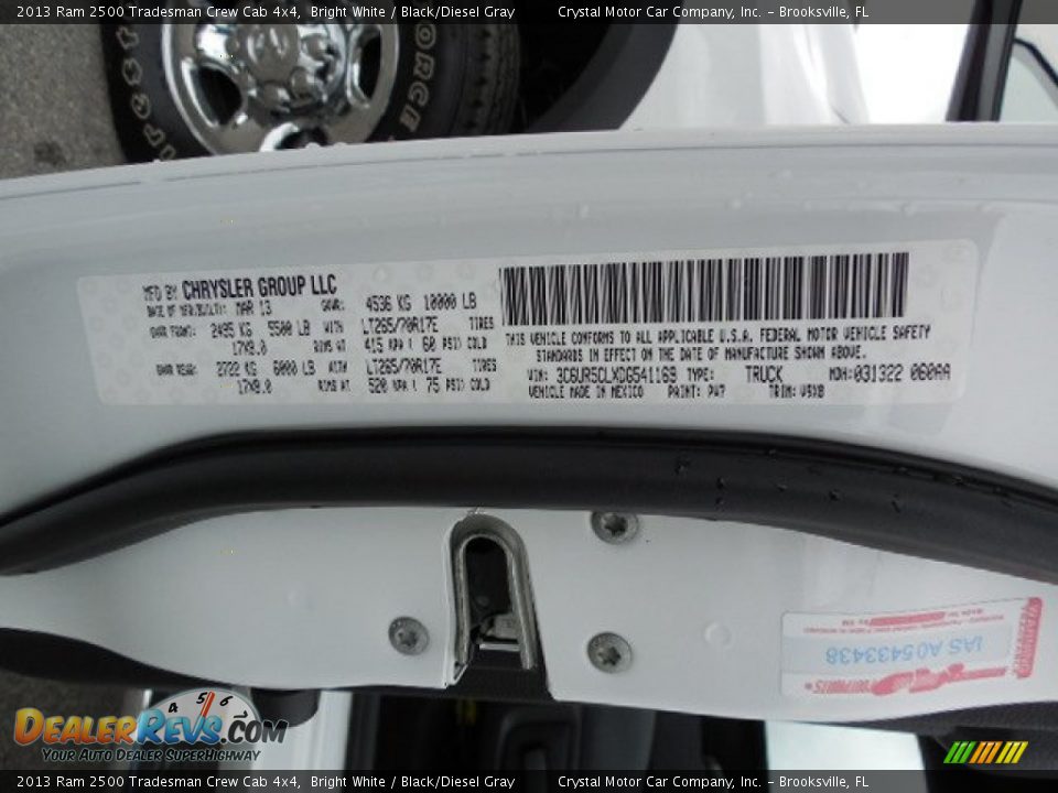 2013 Ram 2500 Tradesman Crew Cab 4x4 Bright White / Black/Diesel Gray Photo #23
